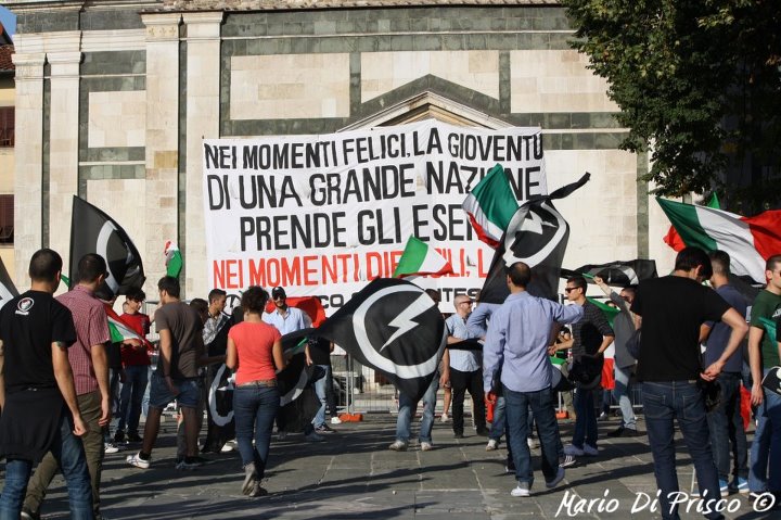 Prato: Blocco Studentesco, circa 200 studenti davanti al Castello dell’Imperatore contro il governo Monti