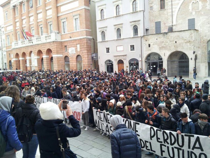 Foligno: Blocco Studentesco in piazza con 2000 studenti contro ddl ex Aprea e governo Monti