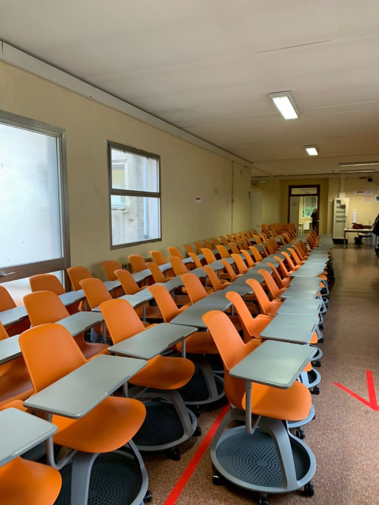 blocco studentesco roma liceo seneca covid banchi a rotelle inutilizzabili