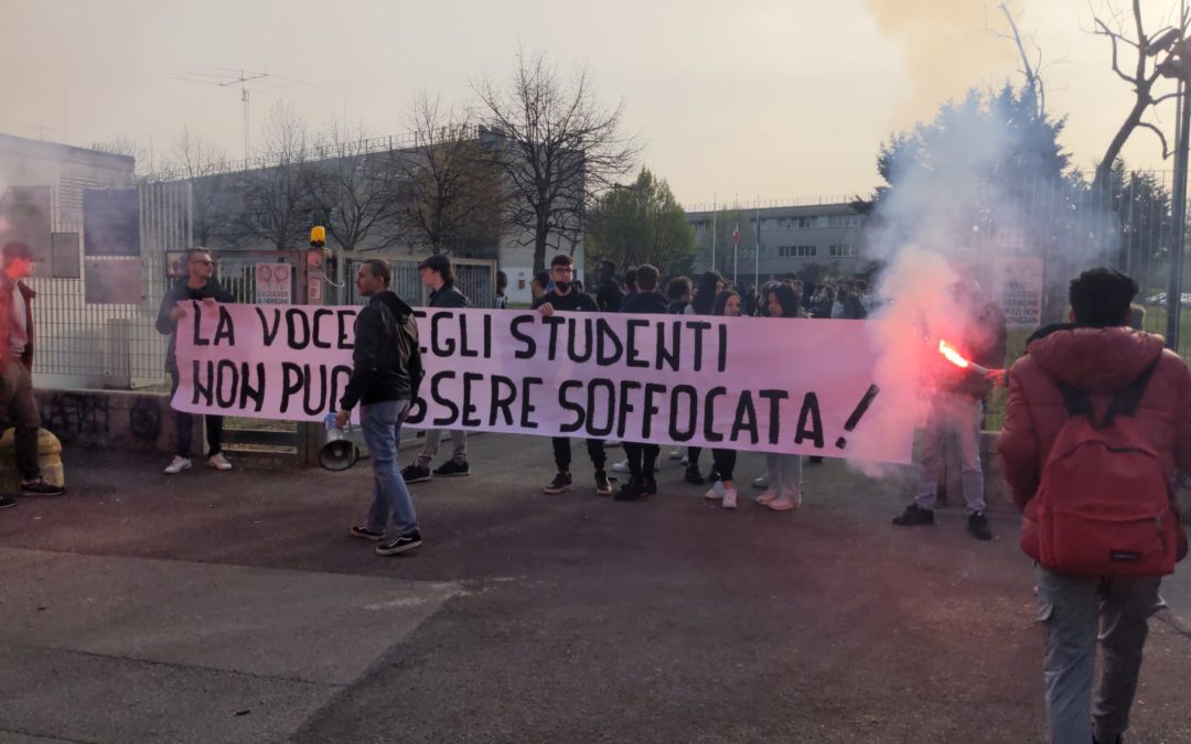 BLOCCO STUDENTESCO PROTESTA CON GLI STUDENTI DELL’ IIS EUROPA UNITA CONTRO LA PRESIDENZA